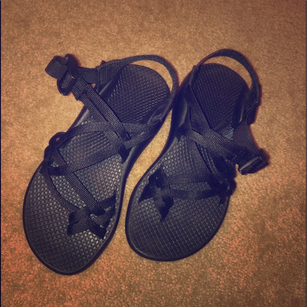 black chacos